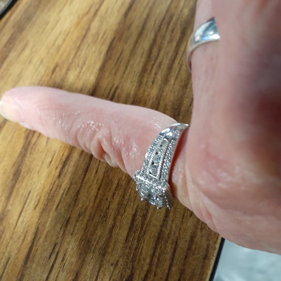 Womens Ring - Picture 3 of 5